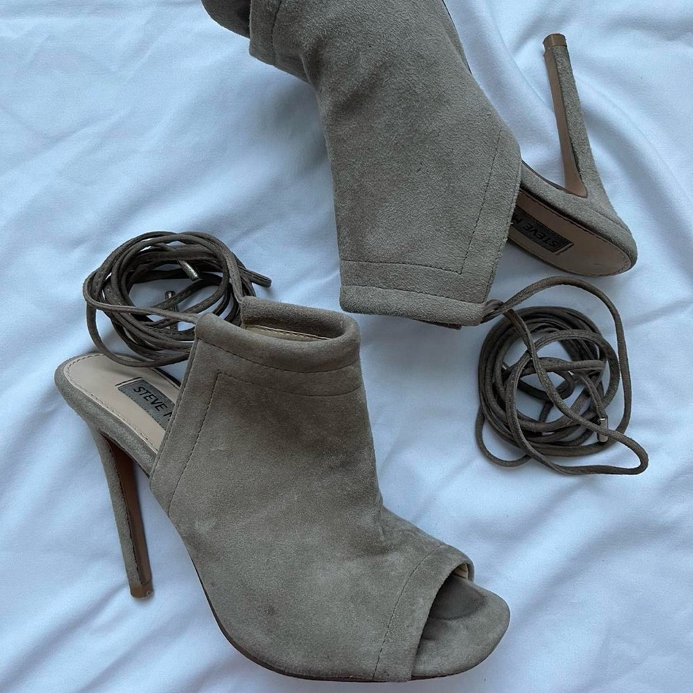 Steve Madden Tan lace up heels size 6